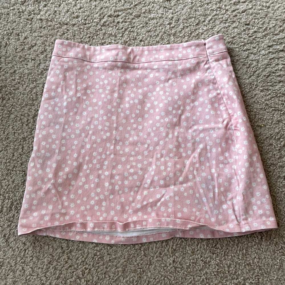Lightly worn Forever 21 Pink flowered skirt Size L